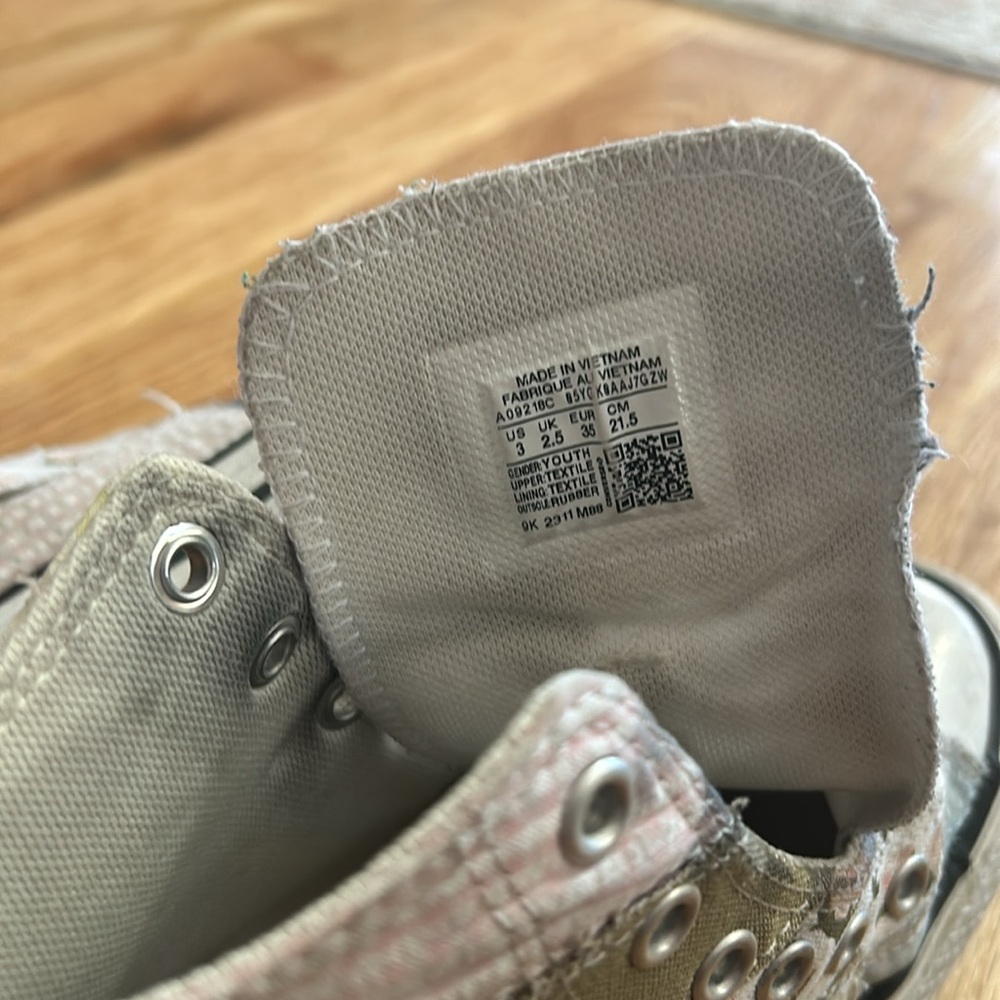 Converse - Picture 3 of 3